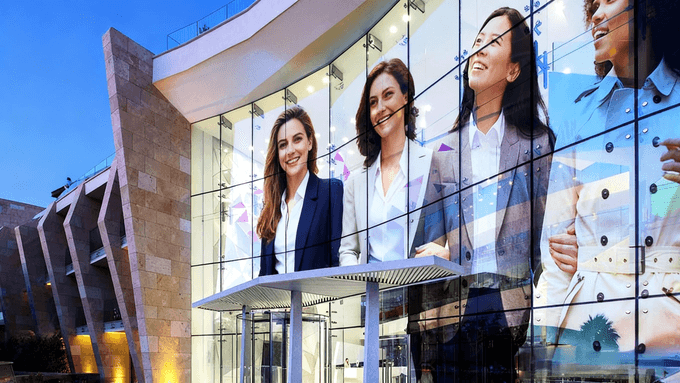 Transparenter LED-Bildschirm für kommerzielle Atrien
